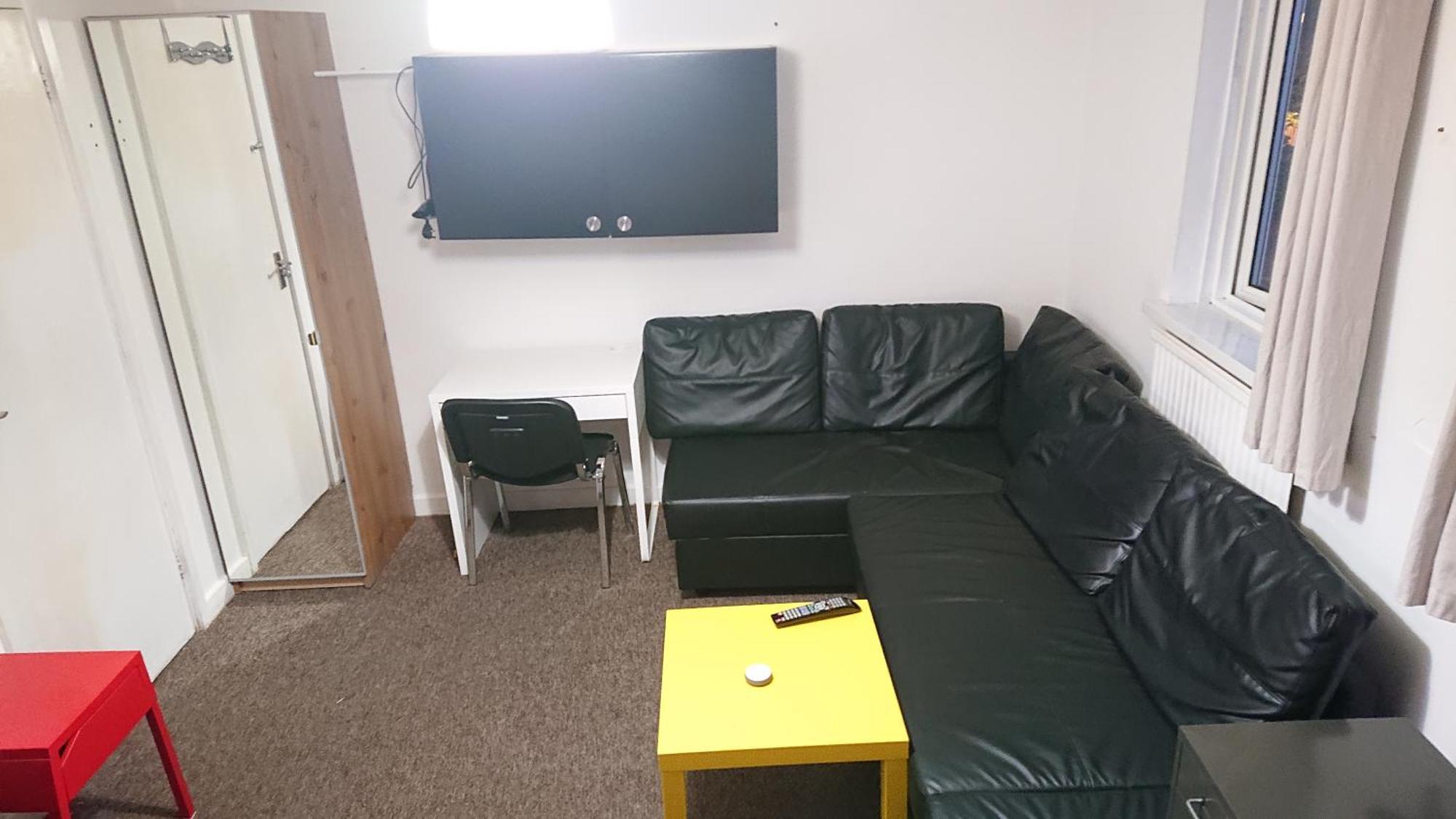 Homestay 3- In *